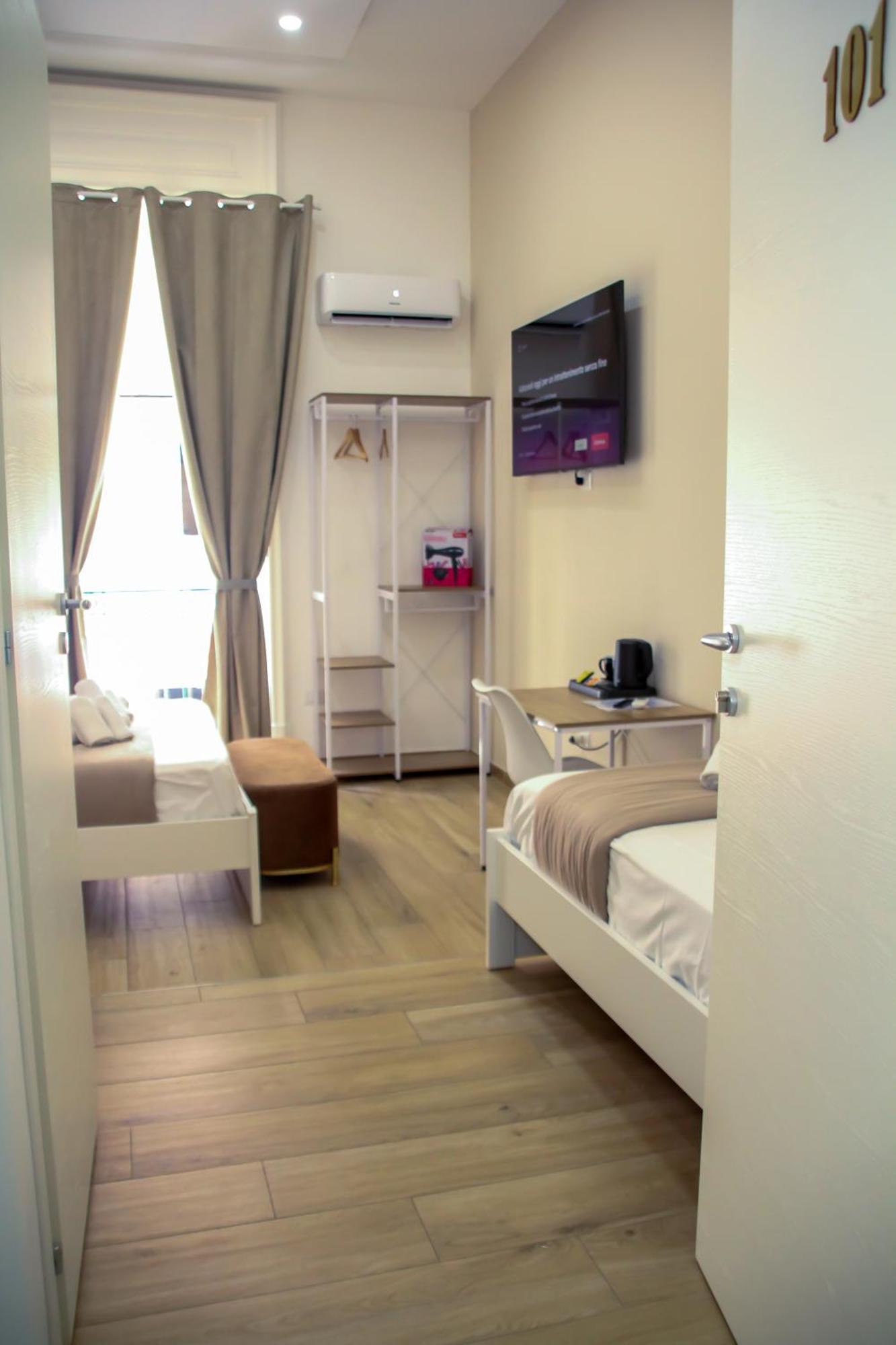 Vpm Rooms Central Train Station Napels Buitenkant foto